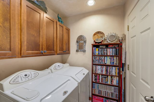2853 Pueblo Jacona, Santa Fe, NM 87507