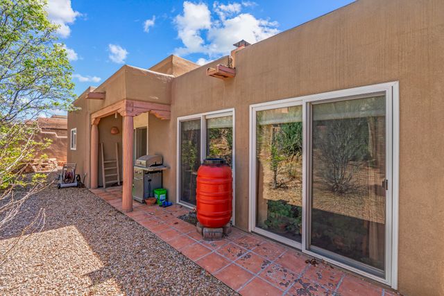 2853 Pueblo Jacona, Santa Fe, NM 87507