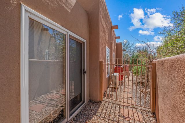 2853 Pueblo Jacona, Santa Fe, NM 87507