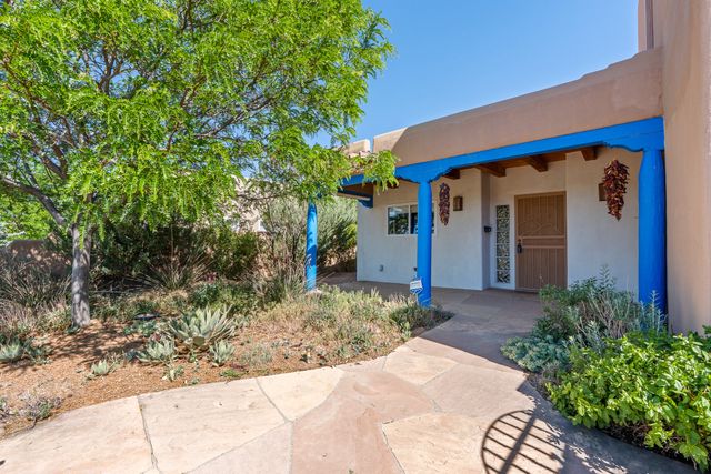 2853 Pueblo Jacona, Santa Fe, NM 87507