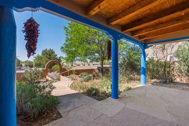 2853 Pueblo Jacona, Santa Fe, NM 87507