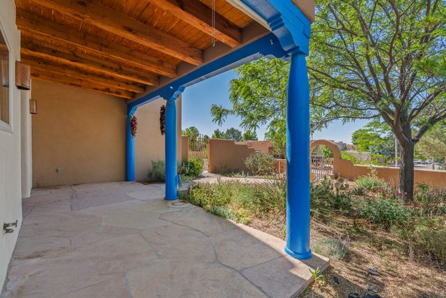 2853 Pueblo Jacona, Santa Fe, NM 87507