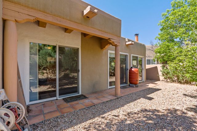 2853 Pueblo Jacona, Santa Fe, NM 87507