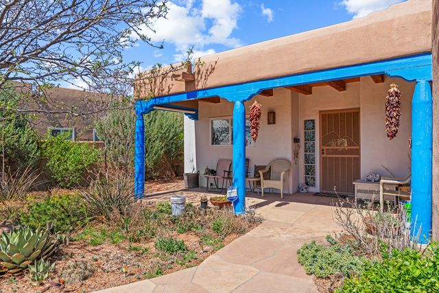 2853 Pueblo Jacona, Santa Fe, NM 87507