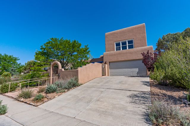 2853 Pueblo Jacona, Santa Fe, NM 87507