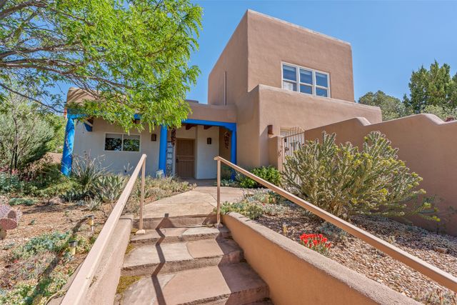 2853 Pueblo Jacona, Santa Fe, NM 87507