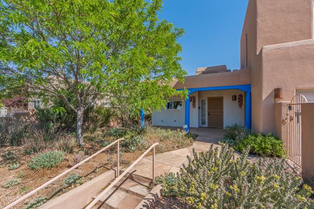 2853 Pueblo Jacona, Santa Fe, NM 87507
