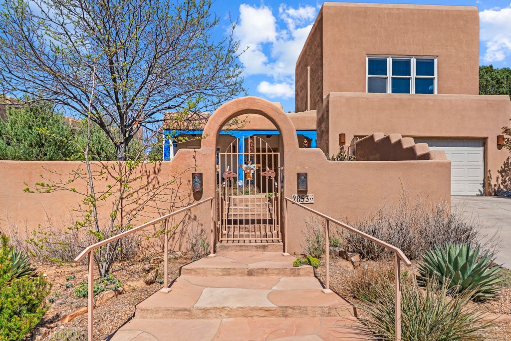 2853 Pueblo Jacona, Santa Fe, NM 87507
