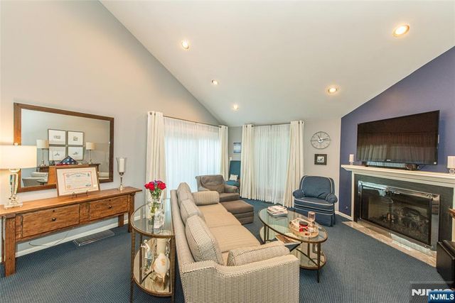 13 Stonegate Drive, Roseland, NJ 07068