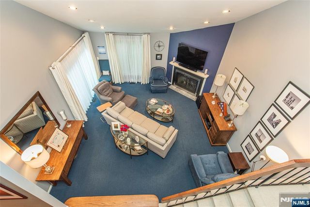 13 Stonegate Drive, Roseland, NJ 07068