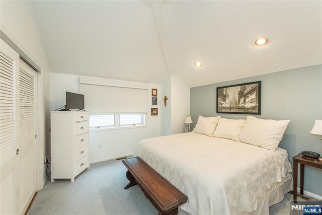 13 Stonegate Drive, Roseland, NJ 07068