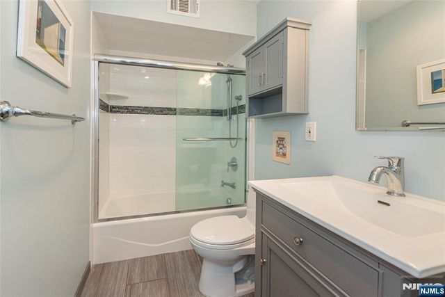 13 Stonegate Drive, Roseland, NJ 07068