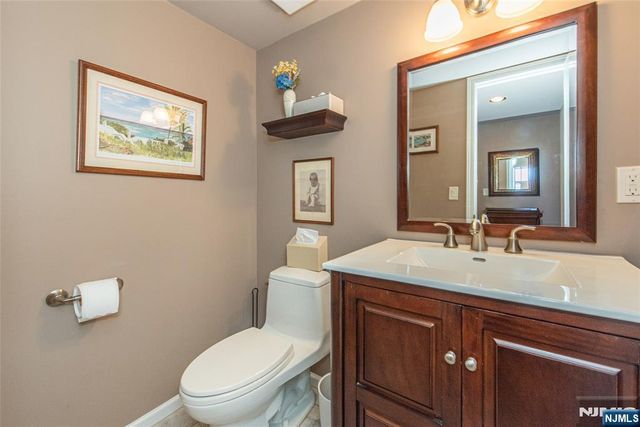 13 Stonegate Drive, Roseland, NJ 07068