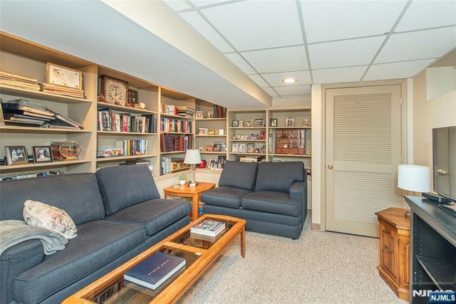 13 Stonegate Drive, Roseland, NJ 07068