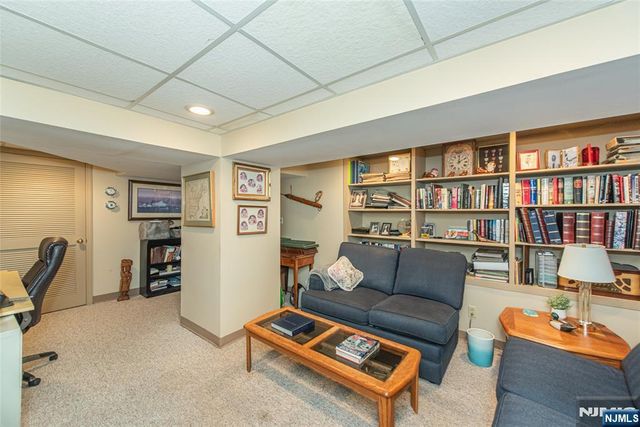 13 Stonegate Drive, Roseland, NJ 07068