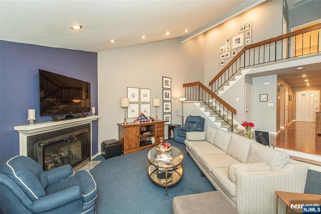 13 Stonegate Drive, Roseland, NJ 07068