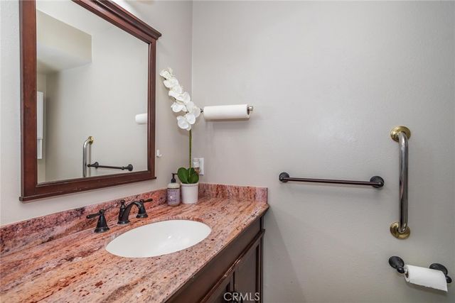 19124 Avenue Of The Oaks A, Newhall, CA 91321