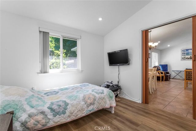 19124 Avenue Of The Oaks A, Newhall, CA 91321