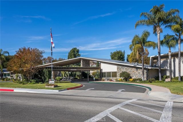 19124 Avenue Of The Oaks A, Newhall, CA 91321