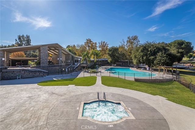 19124 Avenue Of The Oaks A, Newhall, CA 91321