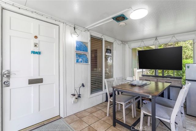 19124 Avenue Of The Oaks A, Newhall, CA 91321