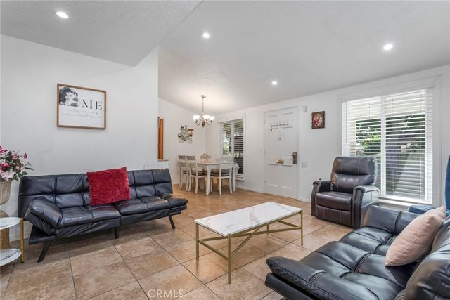 19124 Avenue Of The Oaks A, Newhall, CA 91321