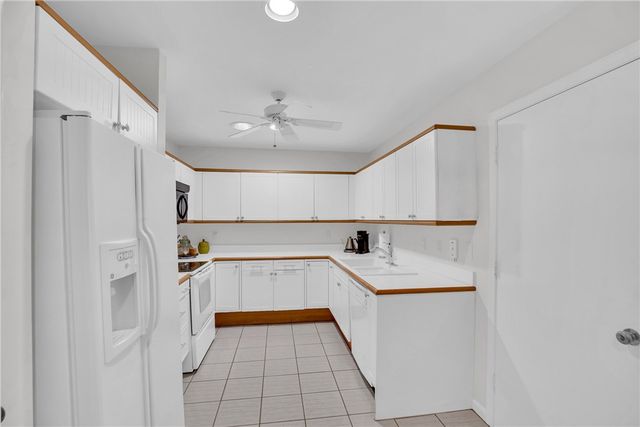 120 Chinaberry Lane 15, Vero Beach, FL 32963