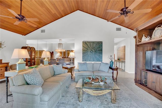120 Chinaberry Lane 15, Vero Beach, FL 32963