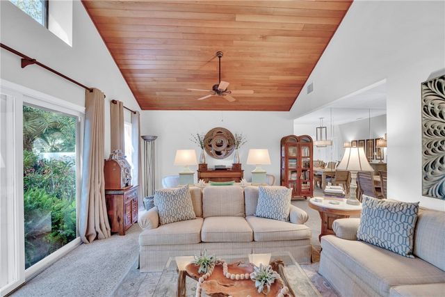 120 Chinaberry Lane 15, Vero Beach, FL 32963