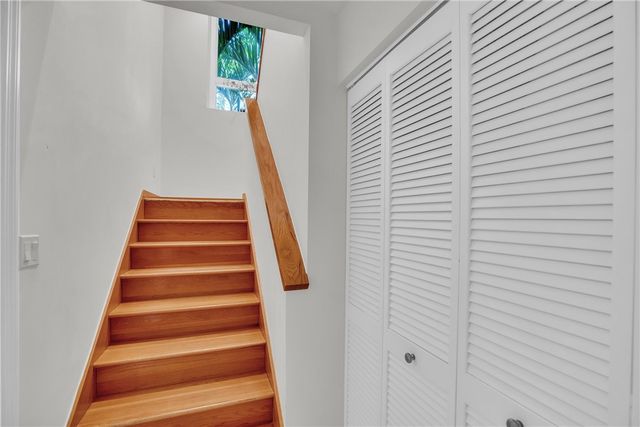 120 Chinaberry Lane 15, Vero Beach, FL 32963
