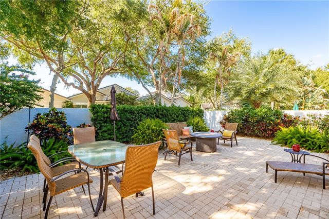 120 Chinaberry Lane 15, Vero Beach, FL 32963