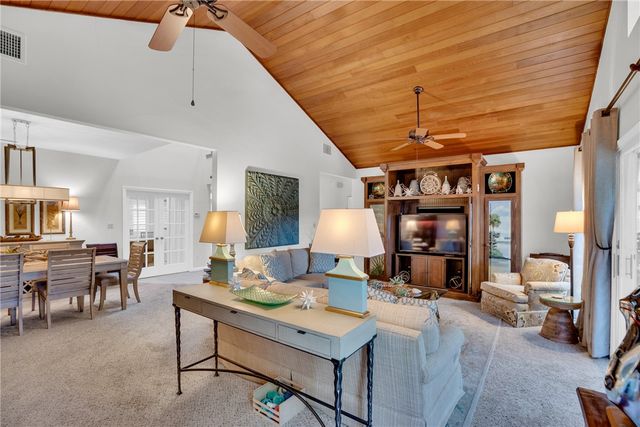 120 Chinaberry Lane 15, Vero Beach, FL 32963