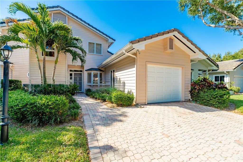 120 Chinaberry Lane 15, Vero Beach, FL 32963