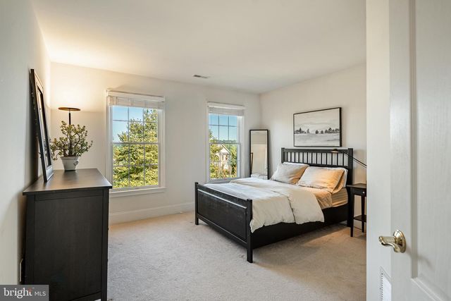 32 LENFANT CT, Glen Mills, PA 19342