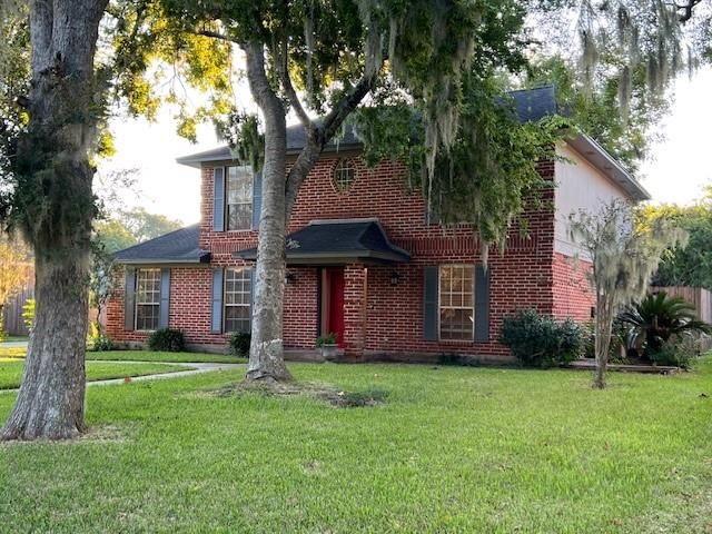 223 Wedgewood Street, Lake Jackson, TX 77566