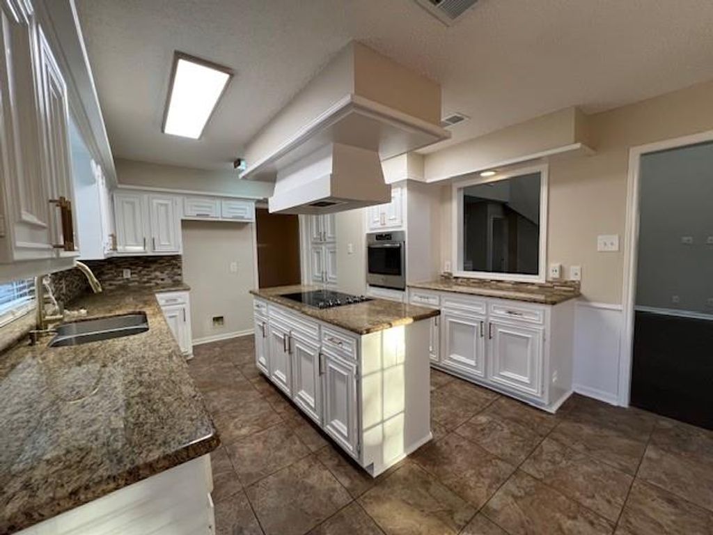 223 Wedgewood Street, Lake Jackson, TX 77566