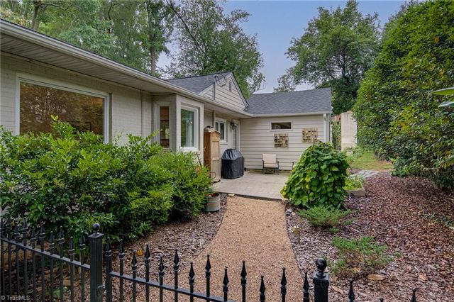 1920 Robinhood Road, Winston-salem, NC 27104