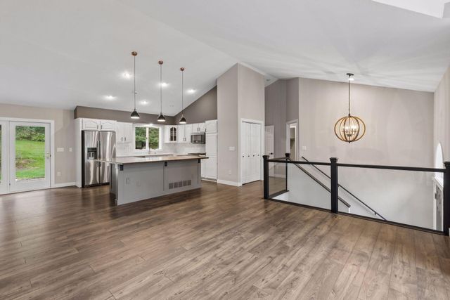 98 Quality Avenue N, Lakeland, MN 55043
