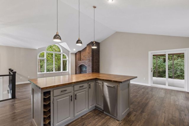 98 Quality Avenue N, Lakeland, MN 55043