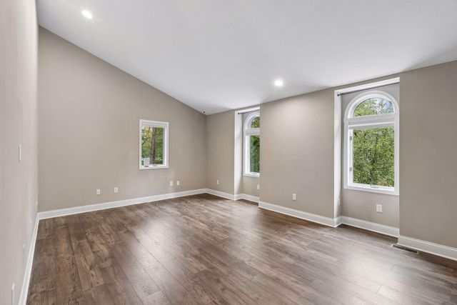 98 Quality Avenue N, Lakeland, MN 55043