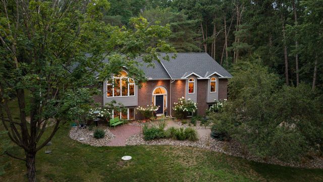 98 Quality Avenue N, Lakeland, MN 55043