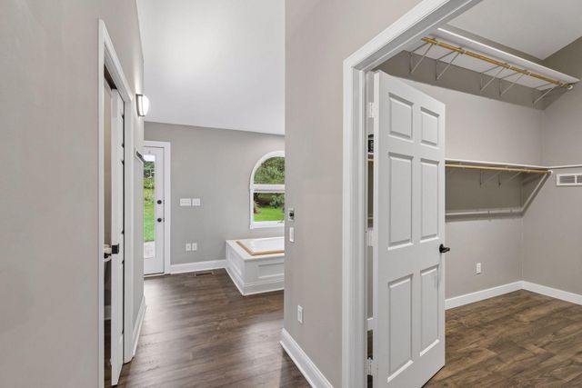 98 Quality Avenue N, Lakeland, MN 55043