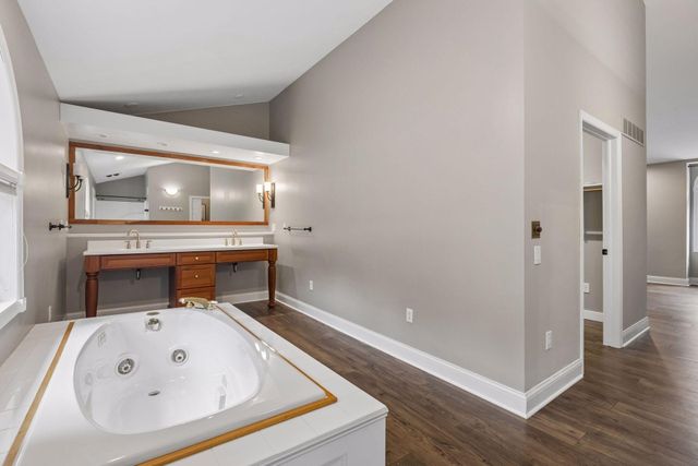 98 Quality Avenue N, Lakeland, MN 55043