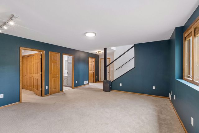 98 Quality Avenue N, Lakeland, MN 55043