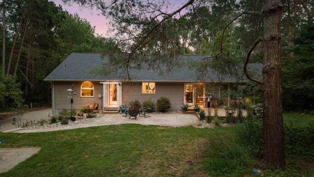 98 Quality Avenue N, Lakeland, MN 55043