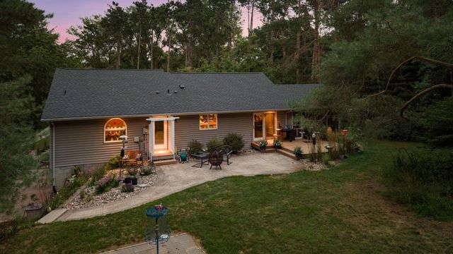98 Quality Avenue N, Lakeland, MN 55043