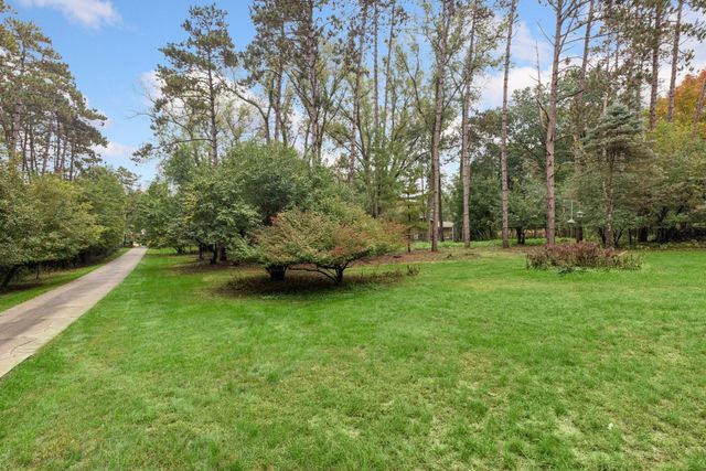98 Quality Avenue N, Lakeland, MN 55043