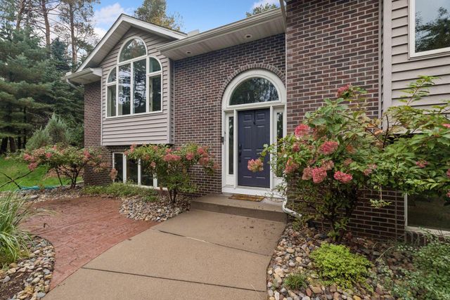 98 Quality Avenue N, Lakeland, MN 55043