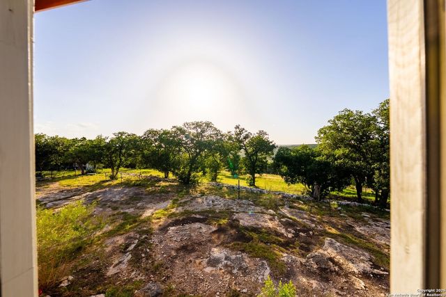 165 Trent Rd S, Kerrville, TX 78028