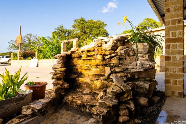 165 Trent Rd S, Kerrville, TX 78028